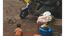 Výhled ze střechy hotelu Cozy Inn - děti se učí pracovat od mala