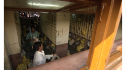 Úschovna bot před Baha\'i Lotus Temple