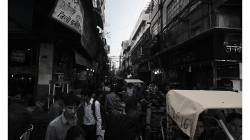 Staré Dílí - ulice nacpané k prasknutí