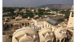 Jaipur - Jawa Mahal - výhled na Jantar Mantar a pevnost