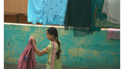 Agra - střecha je po ulici nejdůležitějším místem