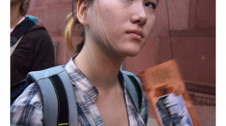 Čekání ve frontě do Taj Mahalu