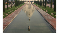 Taj Mahal - bez týhle fotky odjet z Indie? Nemyslitelné :)