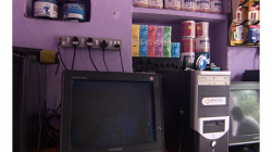 Internetová kavárna - chcete si zasurfovat nebo koupit toaletní papír? Máme obojí!