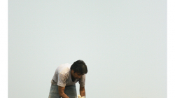 Na střeše se v Indii děje ledacos - okopávávání čehosi