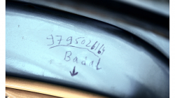 \"Vizitka\" řidiče motorikši, ukazuje jméno, číslo a směr, komu patří :)