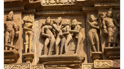 Khajuraho - chrámový komplex - výjevy z Kama Sutry