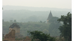 Orchha - pevnost, výhled mi značně připomínal fotky z Thajska