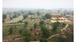 Orchha - pevnost, výhled mi značně připomínal fotky z Thajska