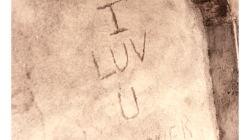 Kde jinde vyznat lásku než na zdi indického chrámu?