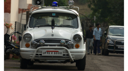 Typické policejní auto s tvary ze šedesátých let