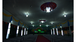 Svatební stan vedle hotelu Highway. Večer co večer se tak konala svatba