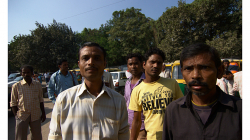 Varanasí - takhle na nás čekali před každým nádražím řidiči, ve dne to bylo na pohodu, v noci to bylo občas dost nepříjemné