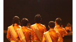 Varanasí - večerní obřad - spousta dýmu, hudby, ohně a energie