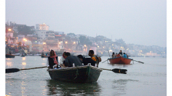 Varanasí - ranní vyjížďka loďkou po řece