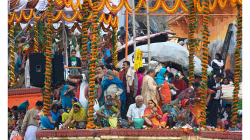 Varanasí - ranní očistná koupel v řece