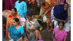 Varanasí - ranní očistná koupel v řece