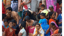 Varanasí - ranní očistná koupel v řece