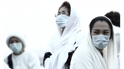 Varanasí - ranní očistná koupel v řece - japonci byli téměř sterilně oddělení od všeho dění