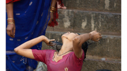 Varanasí - ranní očistná koupel v řece