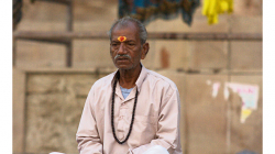 Varanasí - meditace na břehu Gangy