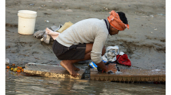 Varanasí - ranní praní prádla