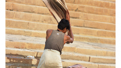 Varanasí - ranní praní prádla