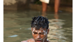 Varanasí - ranní očistná koupel v řece