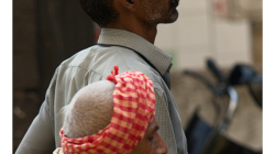 Varanasí - lidé na ghátech