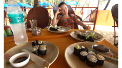 Goa - sushi z ještě teplé rýže a rybího masa z konzervy