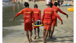 Goa - záchranáři v akci, přišlo mi, ze zachraňují vlastního kolegu