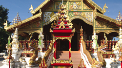 Jeden z chrámů v Chiang Rai