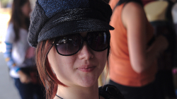 Ája si vybrala čepici