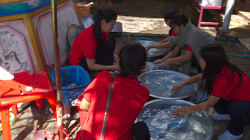 Tady se zpracovává drůbež, venku je asi 30 nad nulou