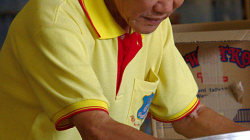 Tady se zpracovává drůbež, venku je asi 30 nad nulou