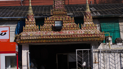 Jestli myslíte, že to je vstup do chrámu, jste na omylu, toto je vstup na trh