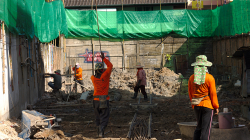 Stavba, pracovaly na ní jen ženy, zvláštní...