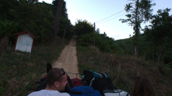 Cestou do Akha, ten krpál byl děsný, auto funělo i na zařazenou jedničku