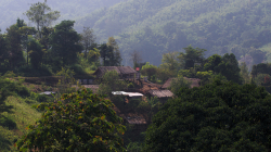 V horských vesničkách u Akha