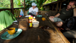 Poslední snídaně, nechce se nám od těch milých lidí