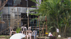 Výlet lodí po řece, tady bydlí chudí