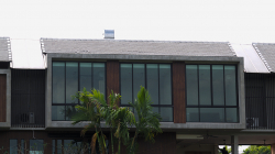 Výlet lodí po řece, tady bydlí bohatí