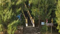 Chrám na ostrově v NP Kaeng Krachan