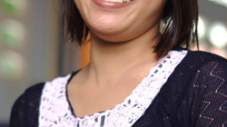 Servírka, jako jedna z mála uměla aspoň trochu anglicky a k tomu se hezky smála