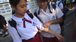 Všimněte si čísla na uniformě