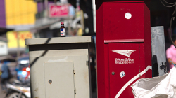 Poštovní schránka na rohu ulice