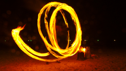 Fire show za doprovodu techno setu