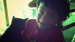 Malý raubíř, ještě ho kojili