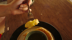 Výborný ovocný koláč s medem, asi ananasový