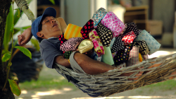 Znavený prodavač kabelek - originálních, samozřejmě